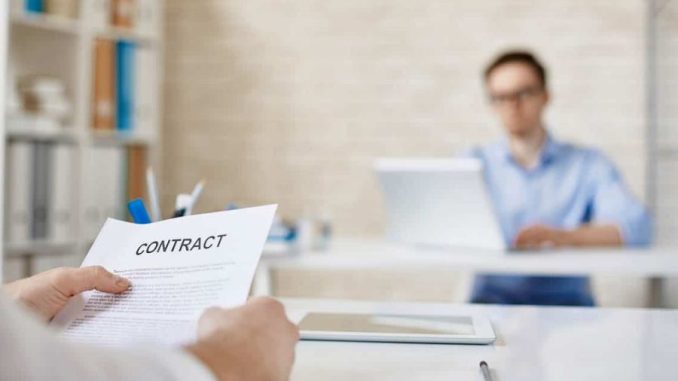 Doanh nghiệp lầm tưởng “hai bên ký thì mặc nhiên có hiệu lực” – Lưu ý cho doanh nghiệp khi soạn thảo HĐLĐ.